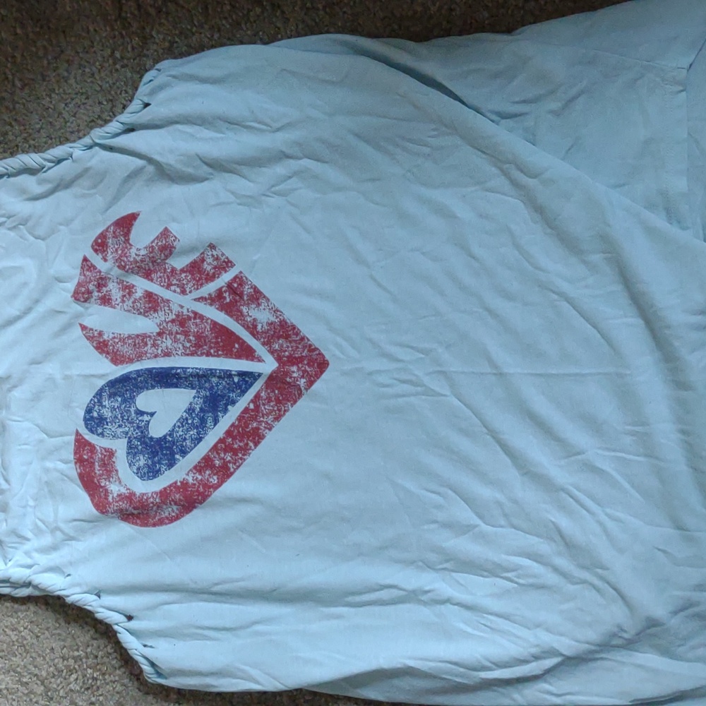 Sleeveless shirt.